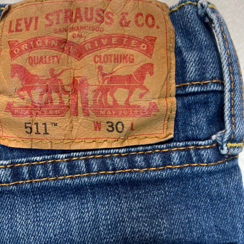 Levis 511 30' Waist Cut Off Denim‎ Shorts sz 10/12 Blue Med Wash Raw Hem Bermuda - Picture 5 of 10